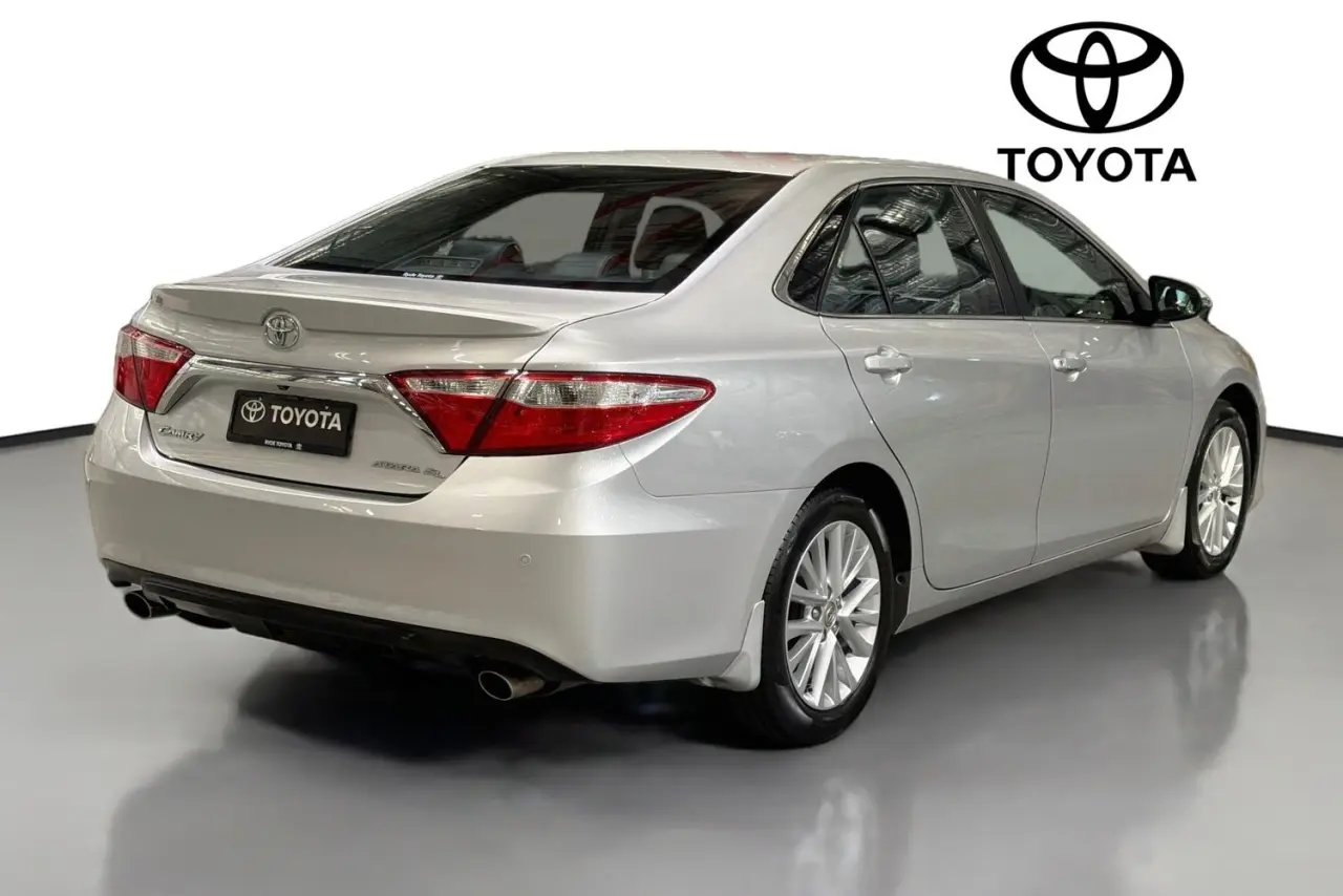2016 Toyota Camry Gallery Image 10