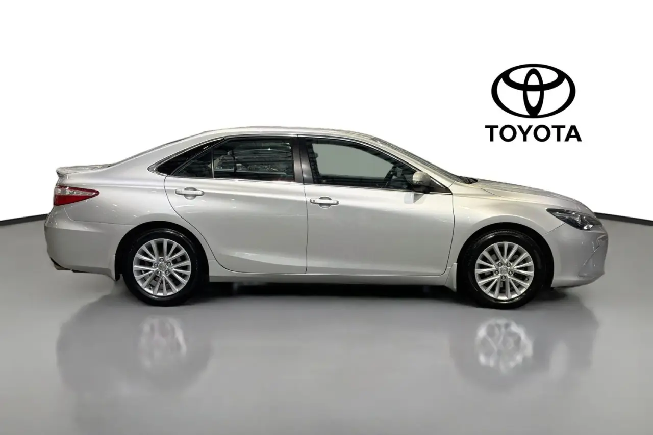 2016 Toyota Camry Gallery Image 11