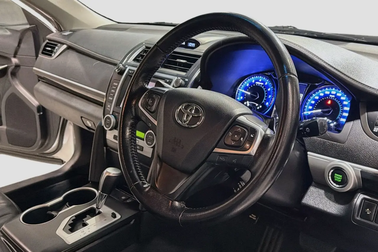 2016 Toyota Camry Gallery Image 14