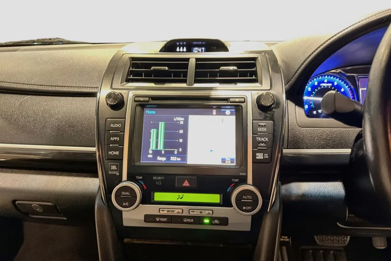 2016 Toyota Camry Gallery Image 15