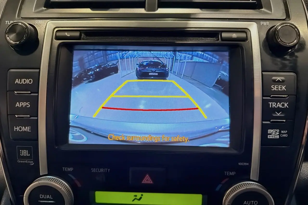 2016 Toyota Camry Gallery Image 16