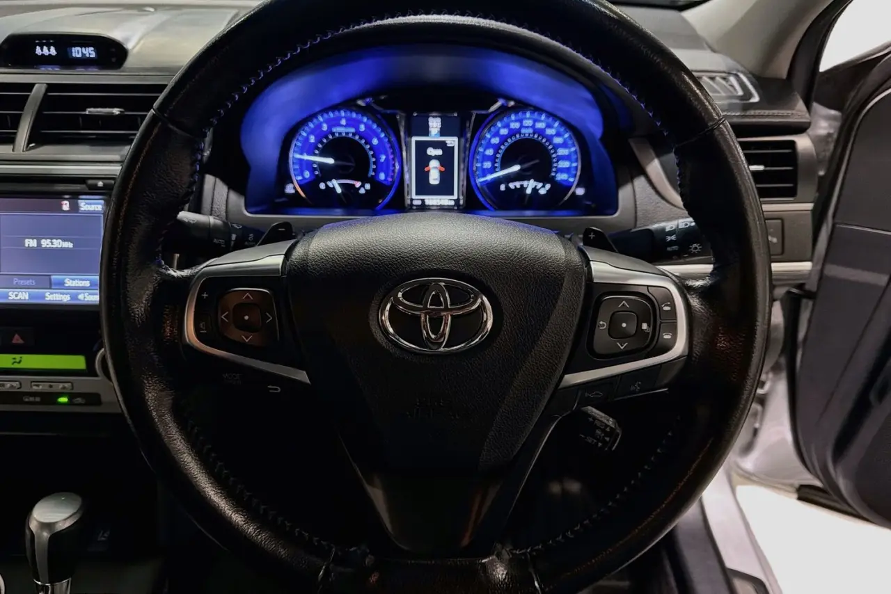 2016 Toyota Camry Gallery Image 21