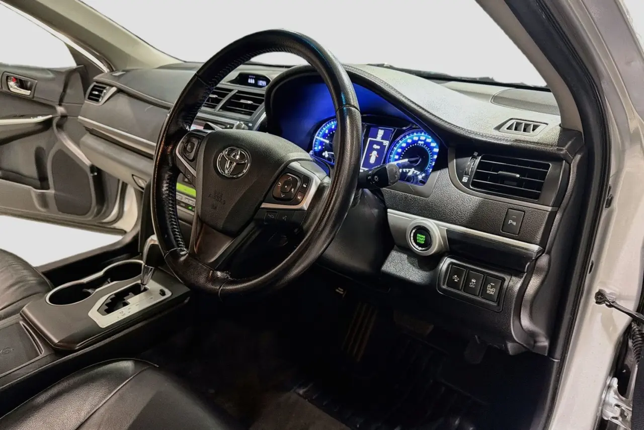 2016 Toyota Camry Gallery Image 23