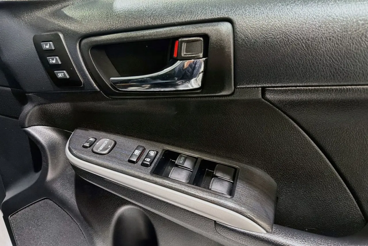 2016 Toyota Camry Gallery Image 24