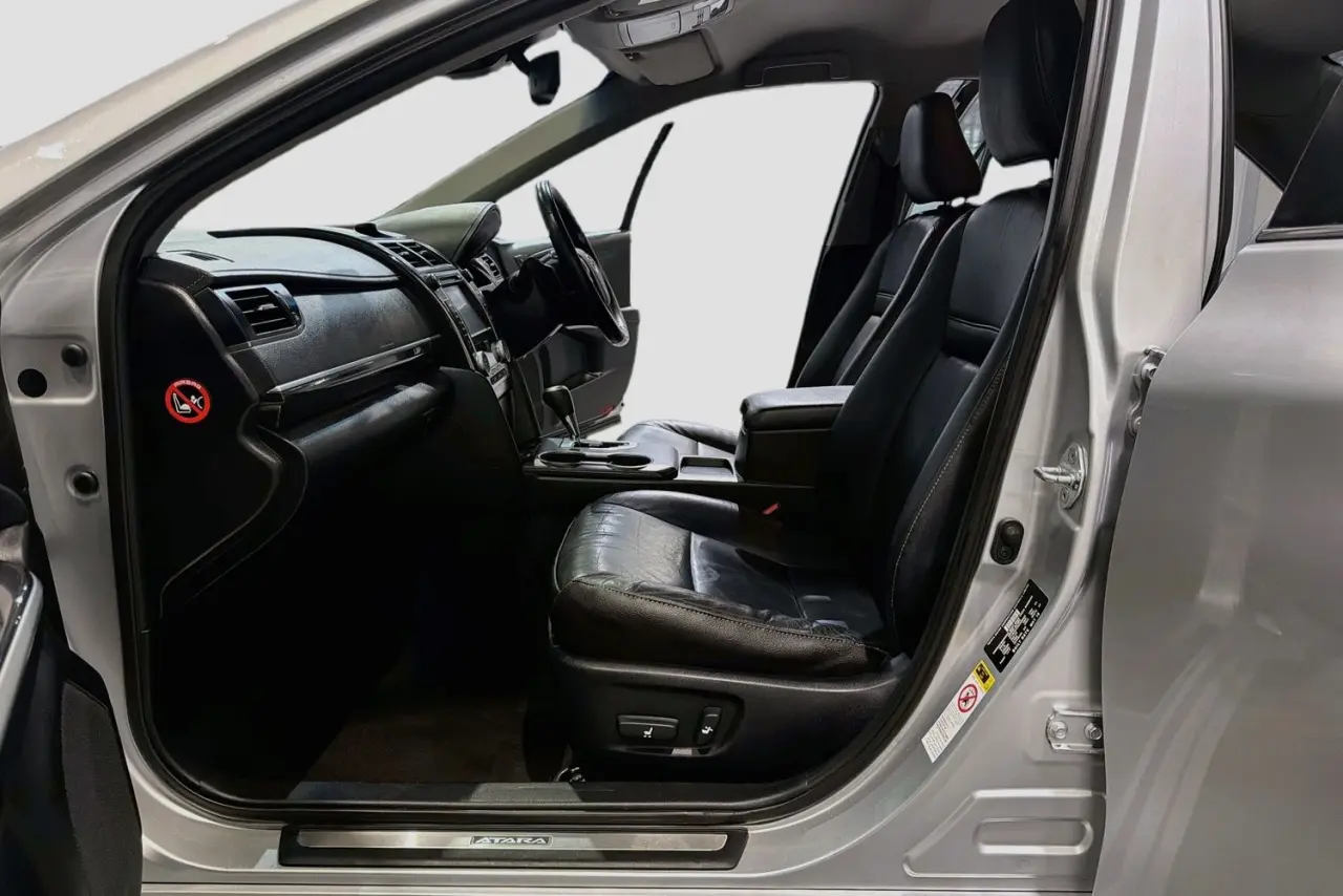 2016 Toyota Camry Gallery Image 25