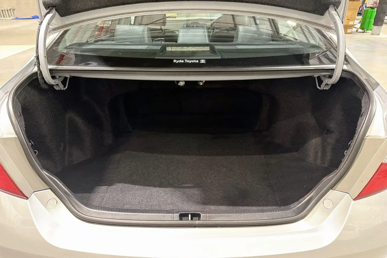 2016 Toyota Camry Gallery Image 27