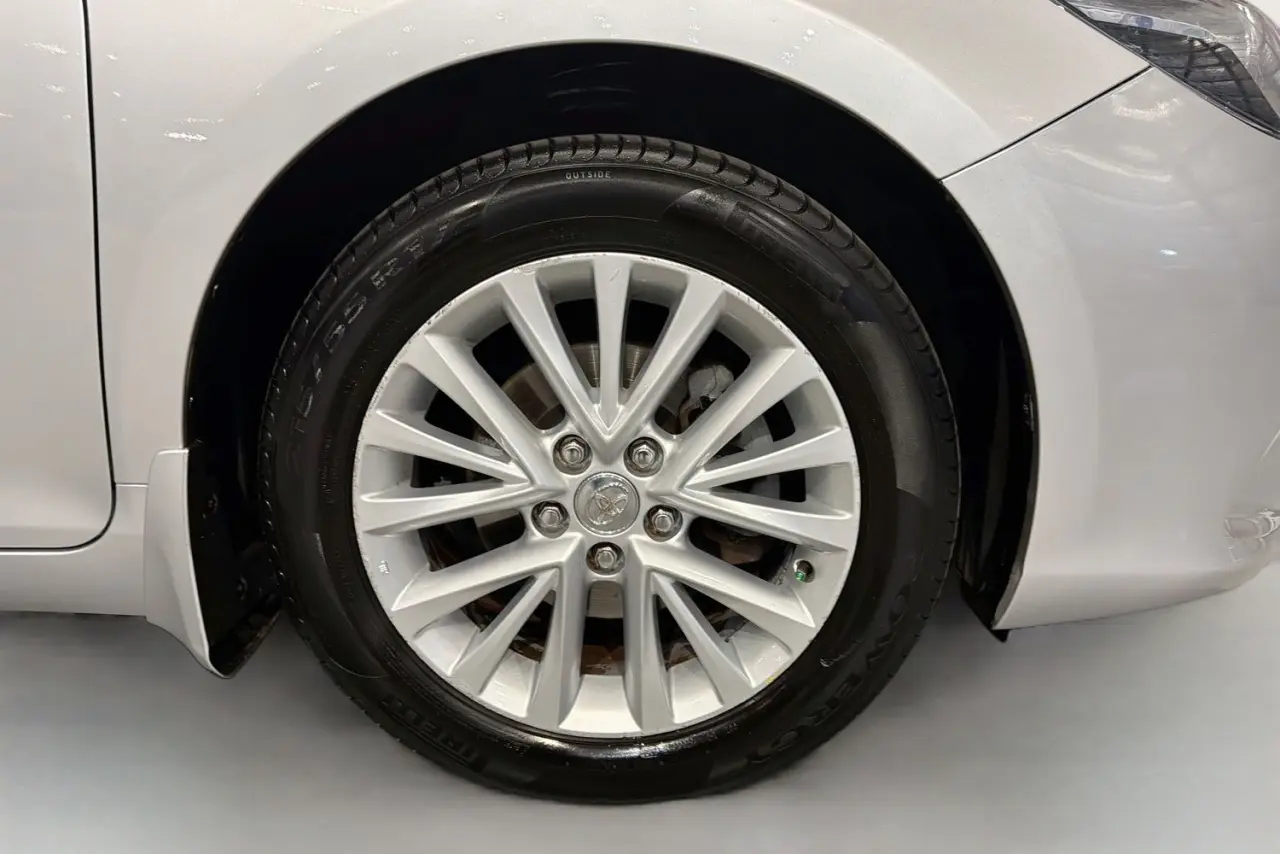 2016 Toyota Camry Gallery Image 28