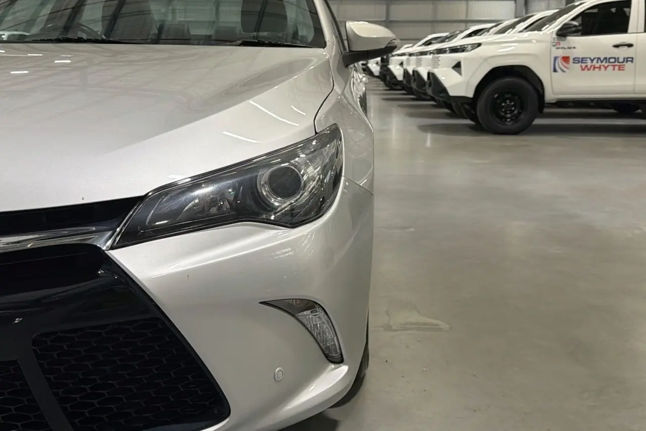 2016 Toyota Camry Gallery Image 3