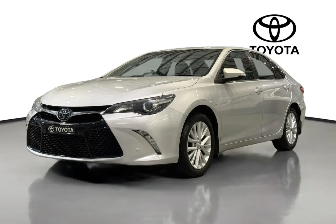 2016 Toyota Camry Gallery Image 4