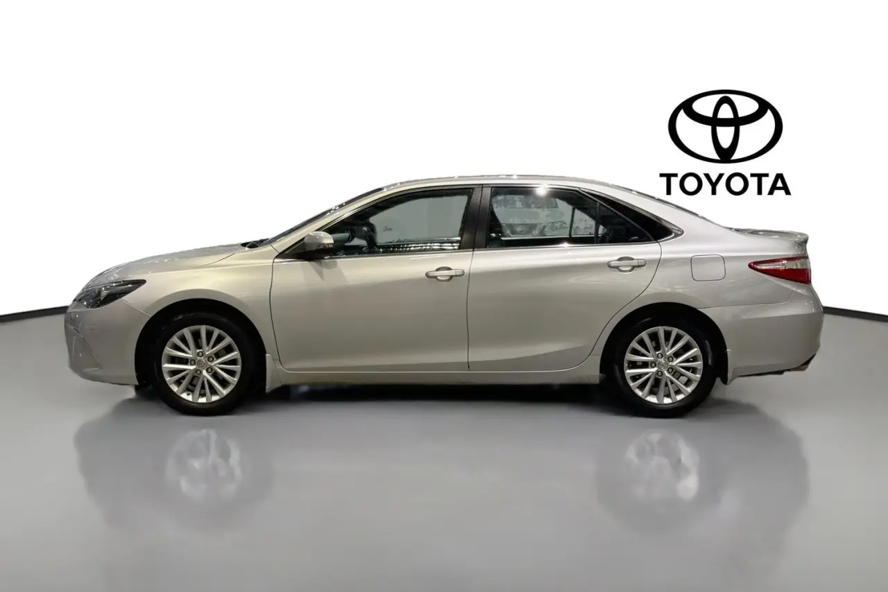 2016 Toyota Camry Gallery Image 5