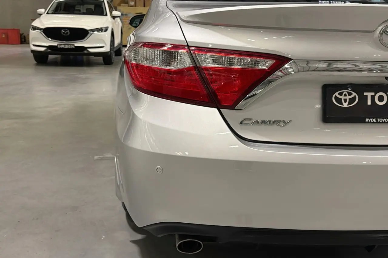 2016 Toyota Camry Gallery Image 8