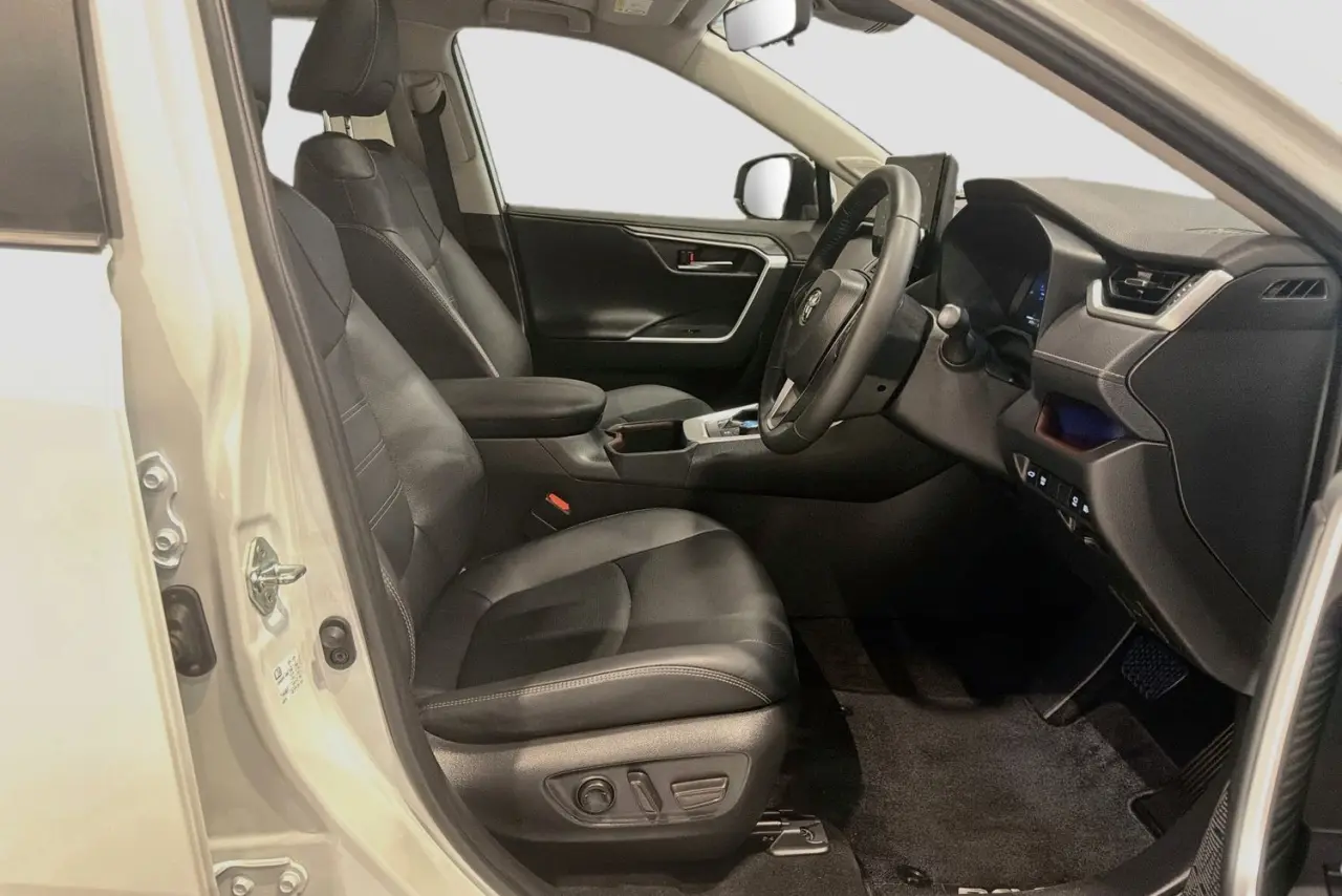 2023 Toyota RAV4 Gallery Image 13
