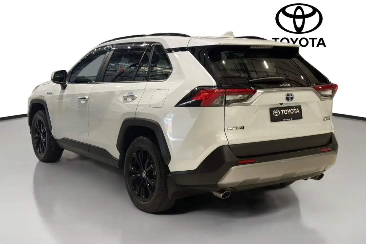 2023 Toyota RAV4 Gallery Image 6