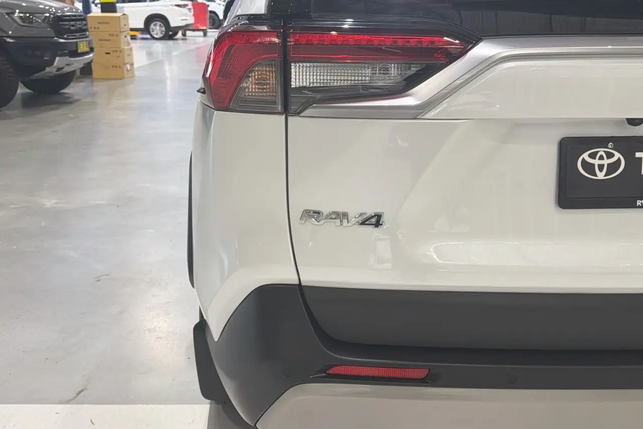 2023 Toyota RAV4 Gallery Image 8