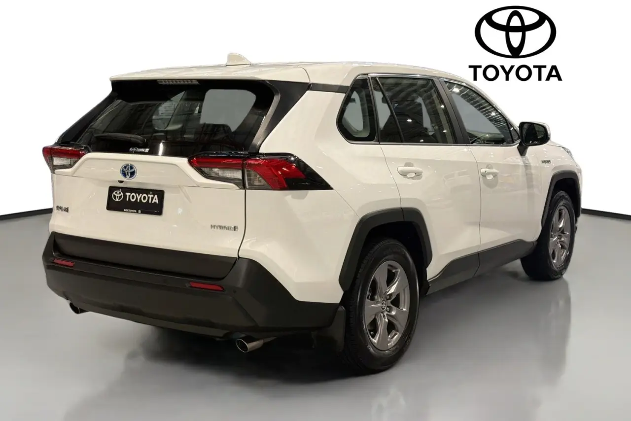 2024 Toyota RAV4 Gallery Image 10