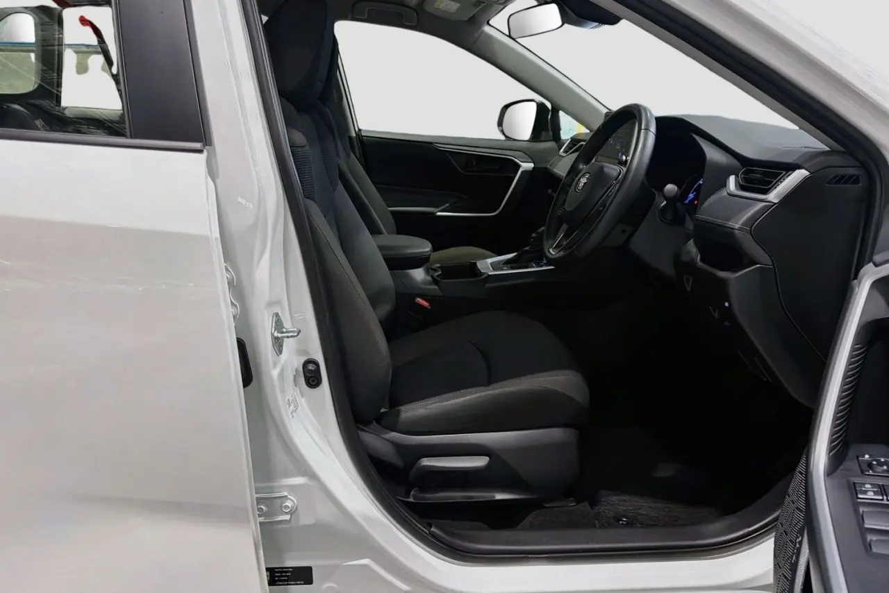 2024 Toyota RAV4 Gallery Image 13