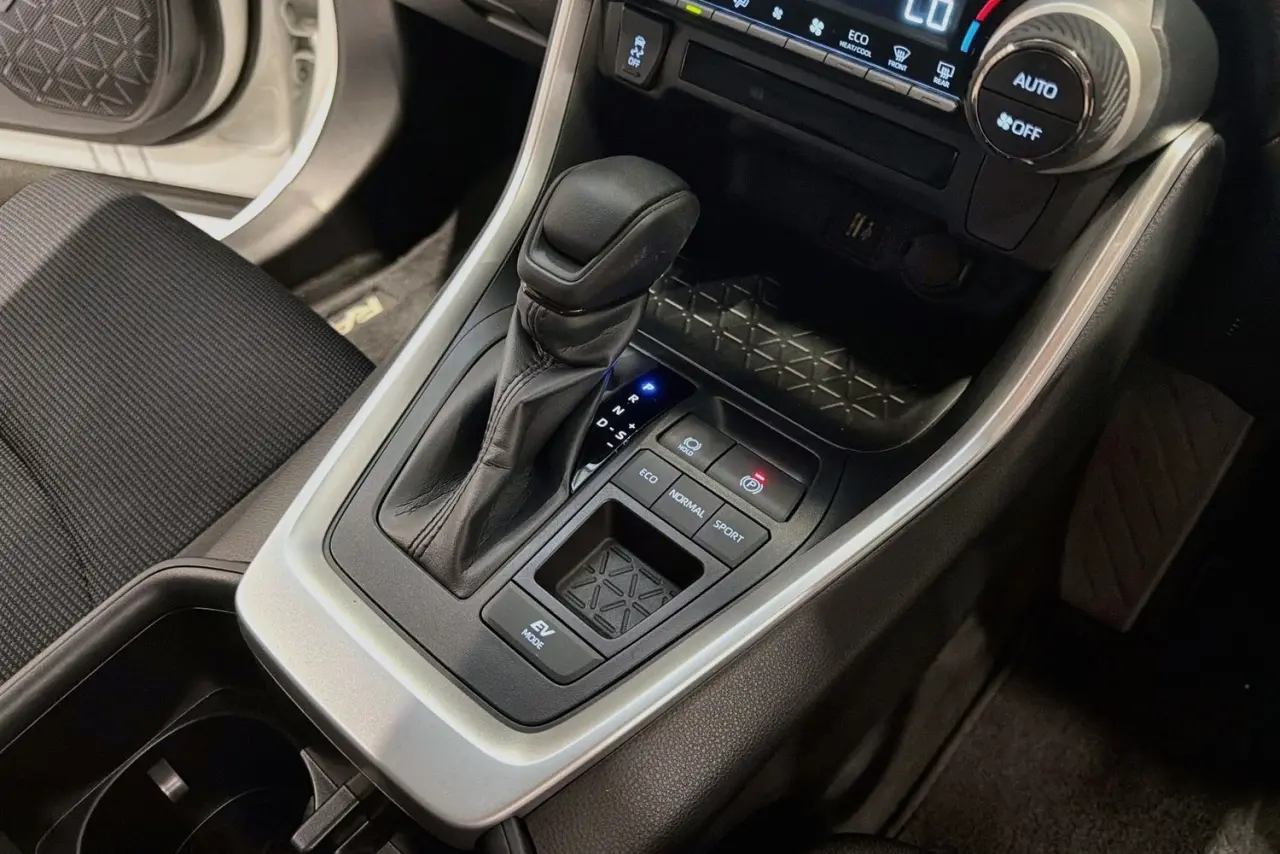 2024 Toyota RAV4 Gallery Image 18