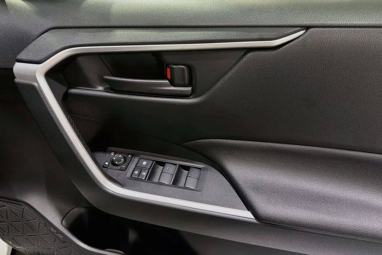 2024 Toyota RAV4 Gallery Image 24