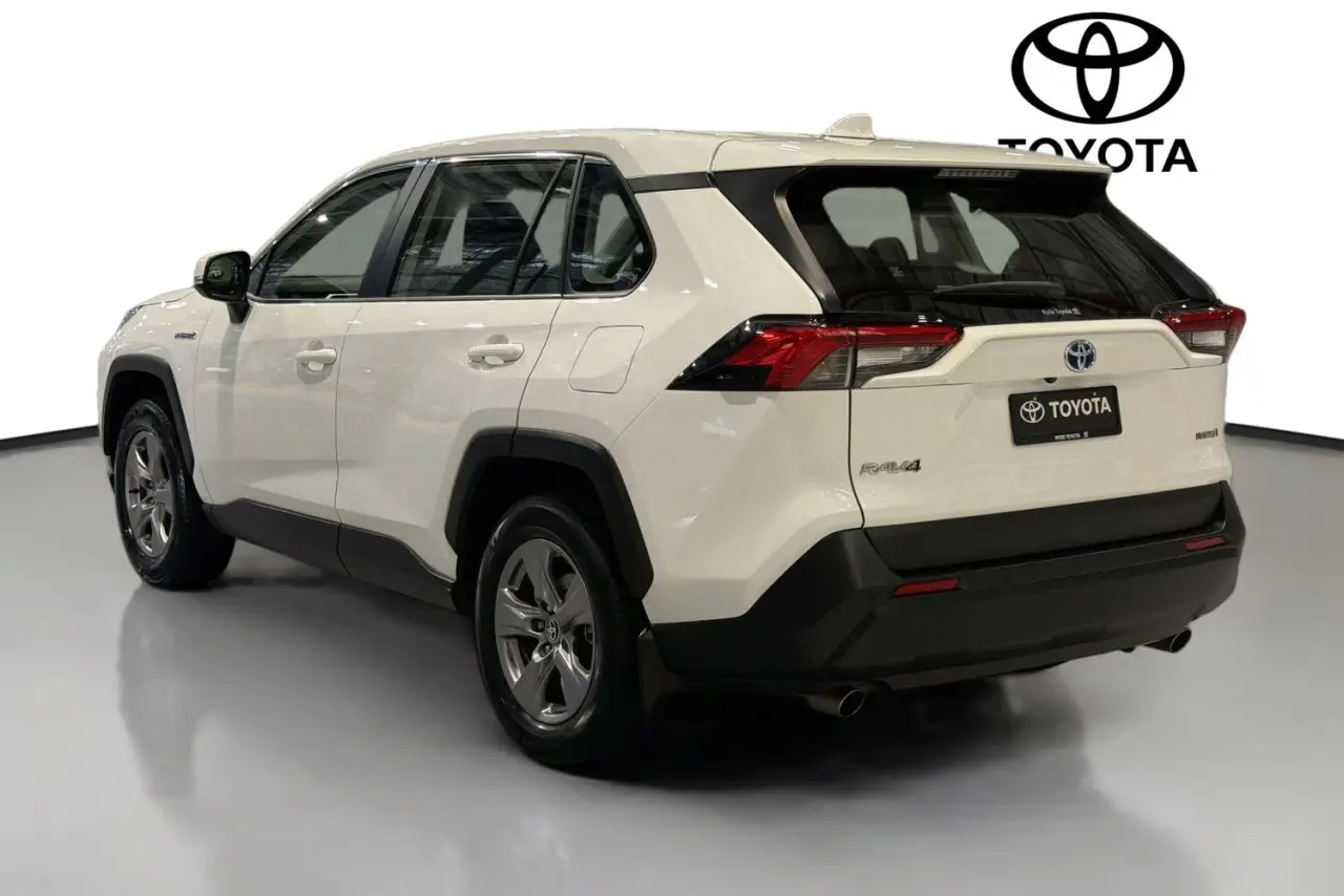 2024 Toyota RAV4 Gallery Image 6