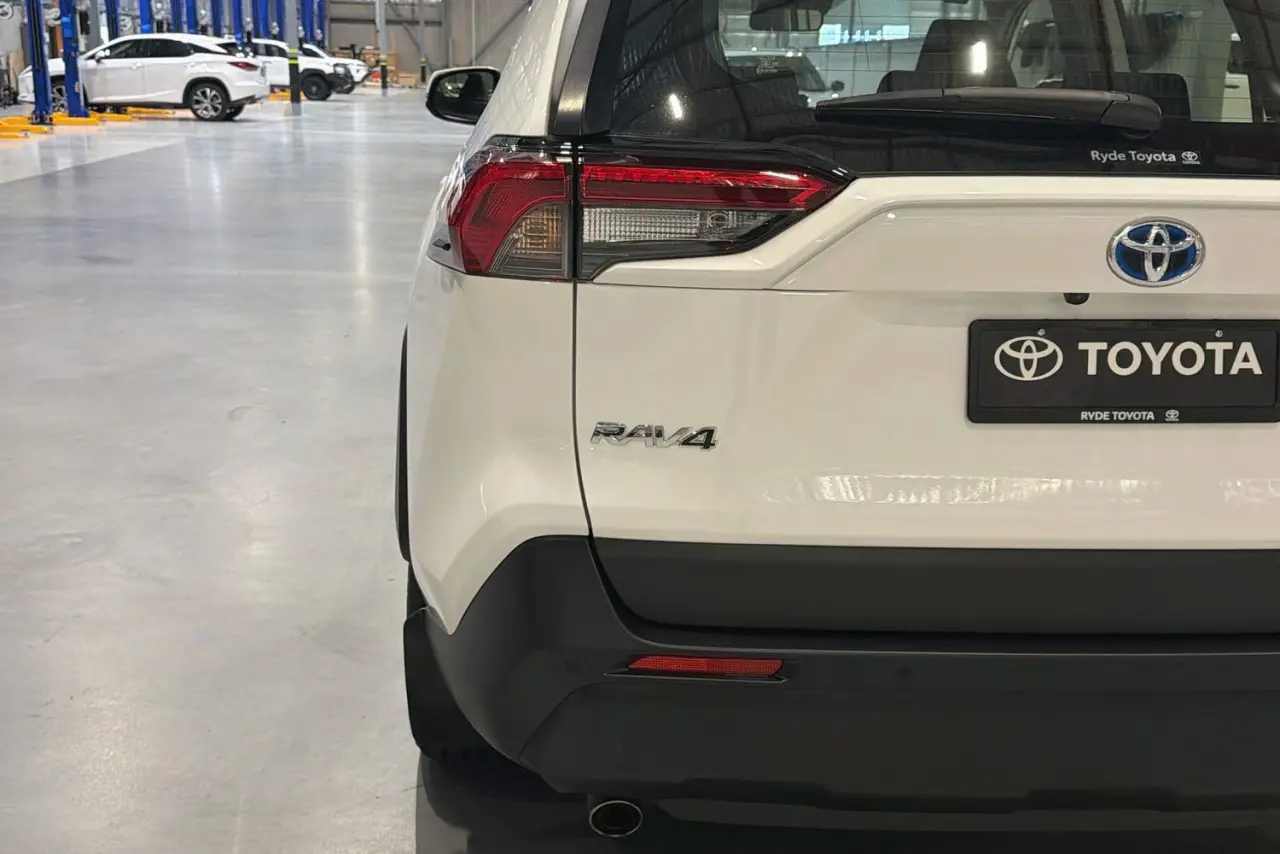 2024 Toyota RAV4 Gallery Image 8