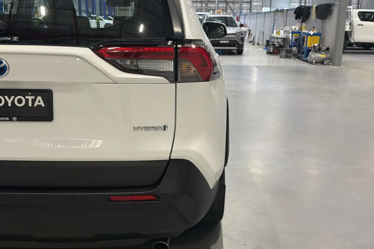 2024 Toyota RAV4 Gallery Image 9