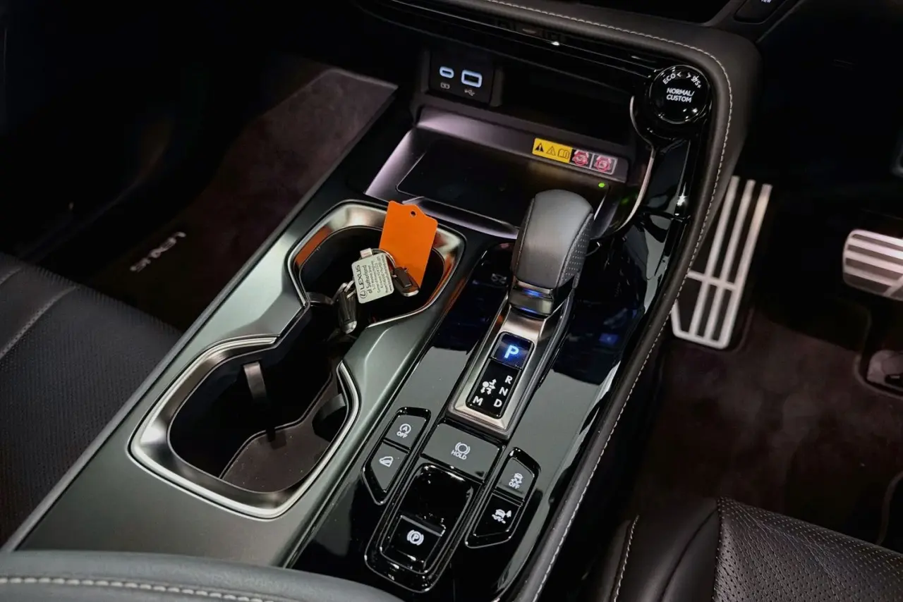 2025 Lexus NX Gallery Image 18