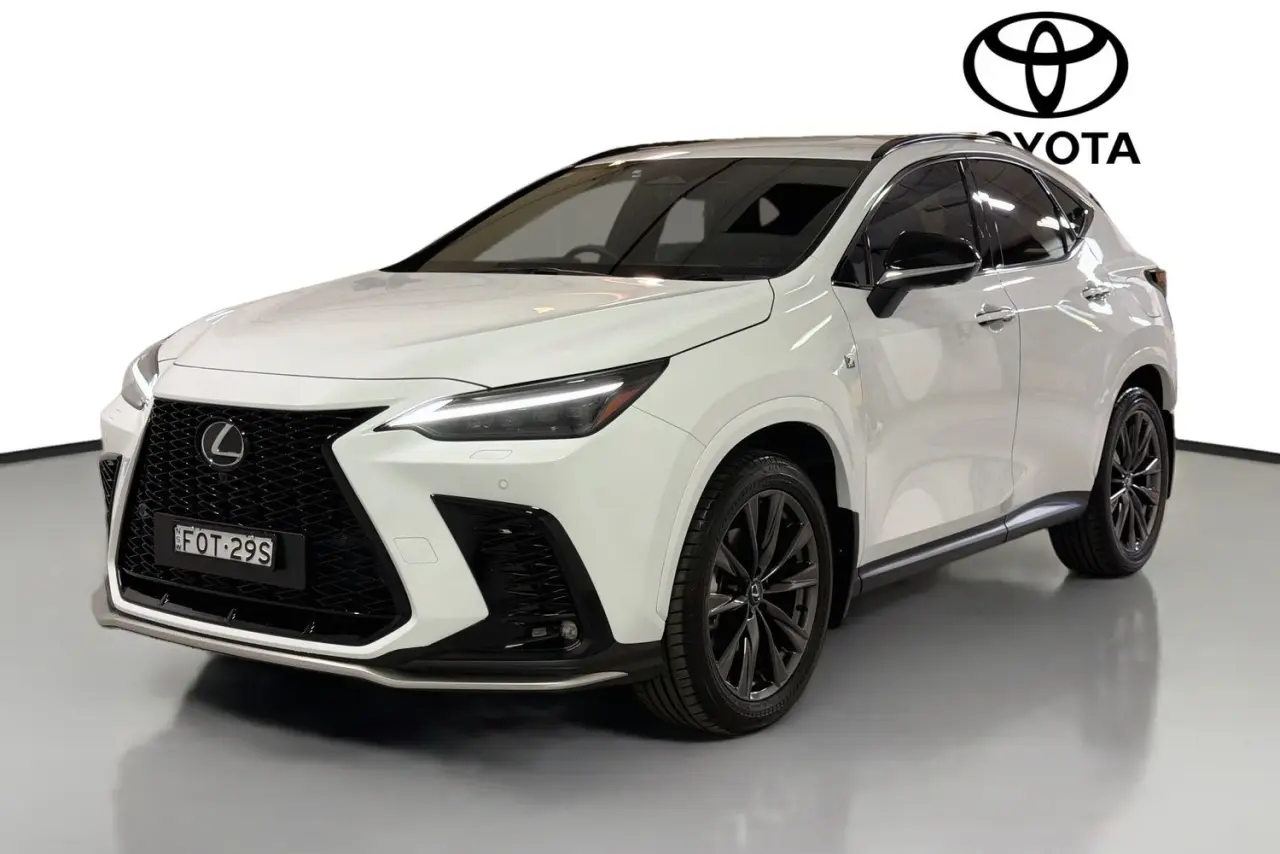 2025 Lexus NX Gallery Image 4