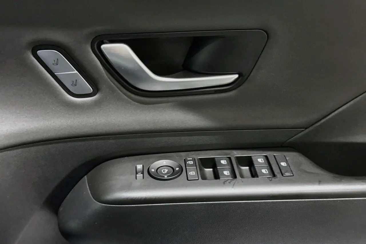 2023 Hyundai Kona Gallery Image 24