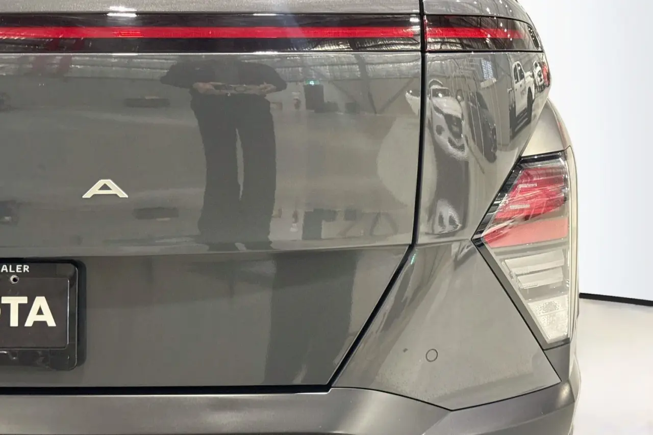 2023 Hyundai Kona Gallery Image 9