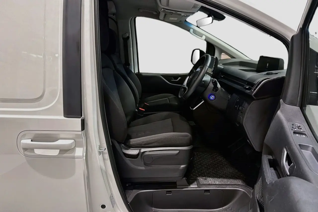 2023 Hyundai STARIA LOAD Gallery Image 13