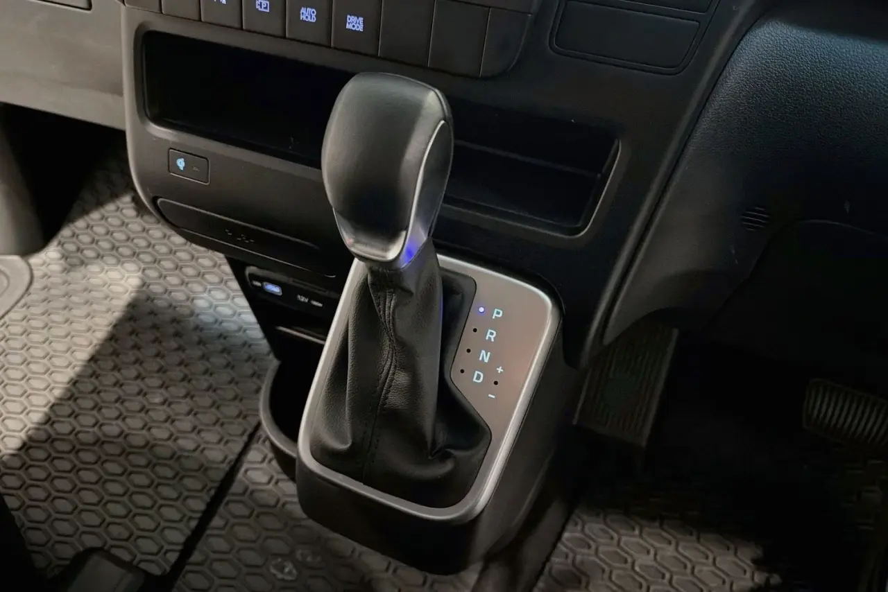 2023 Hyundai STARIA LOAD Gallery Image 18