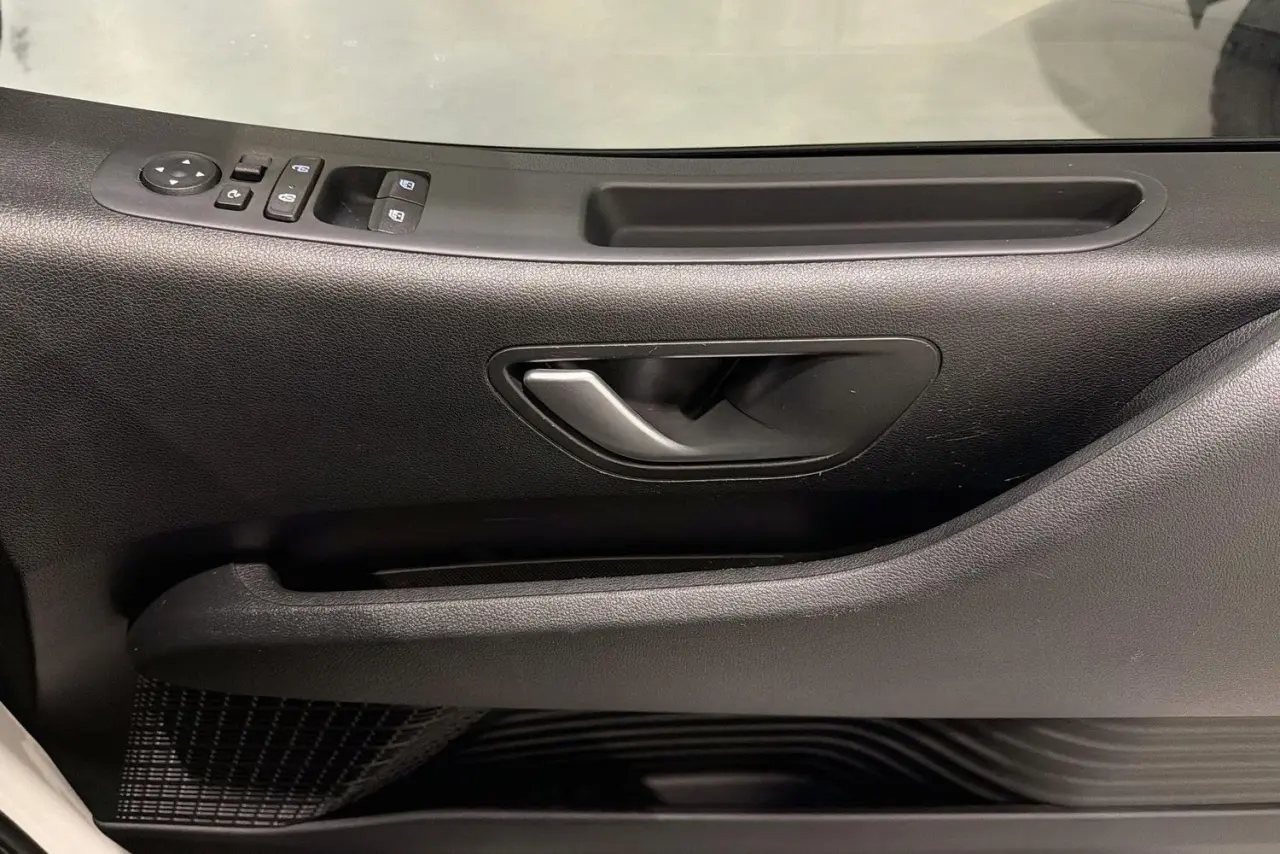2023 Hyundai STARIA LOAD Gallery Image 24