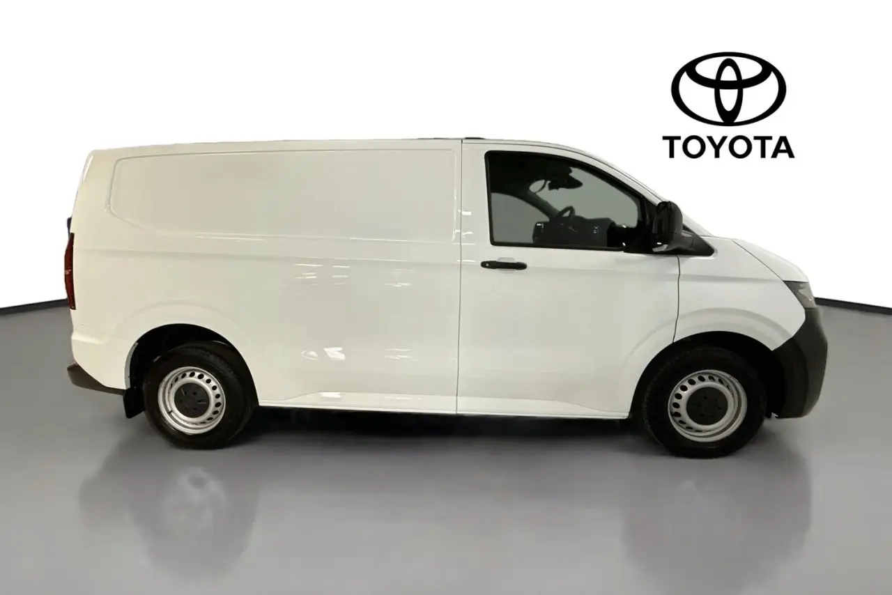 2025 Volkswagen Transporter Gallery Image 11