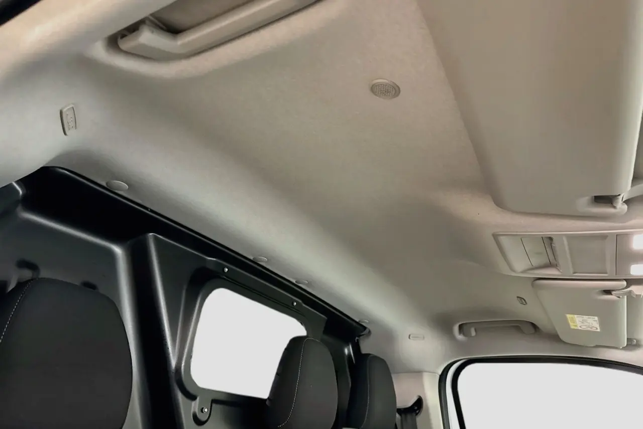 2025 Volkswagen Transporter Gallery Image 12