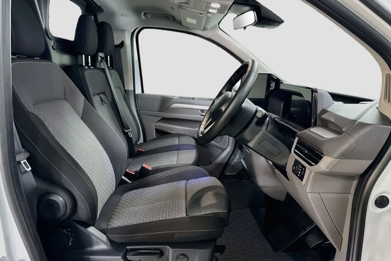2025 Volkswagen Transporter Gallery Image 13