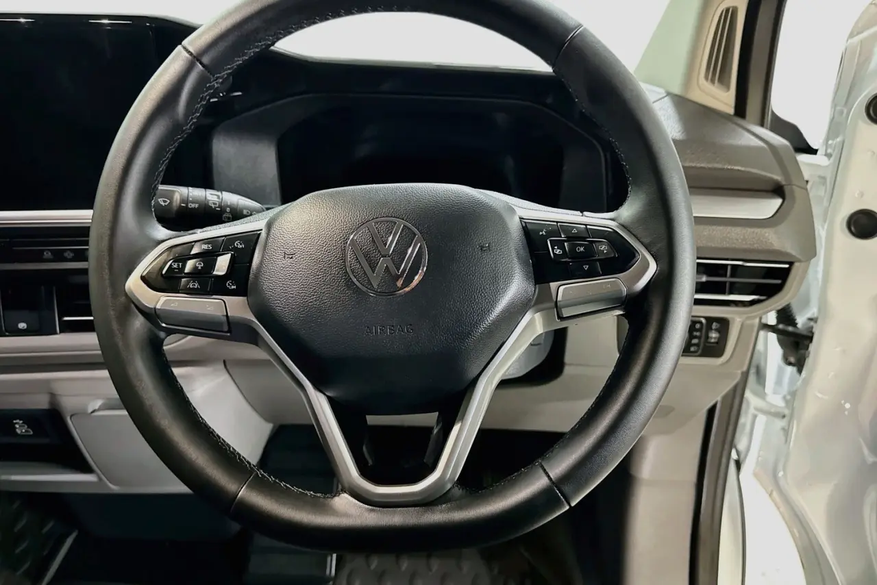 2025 Volkswagen Transporter Gallery Image 21