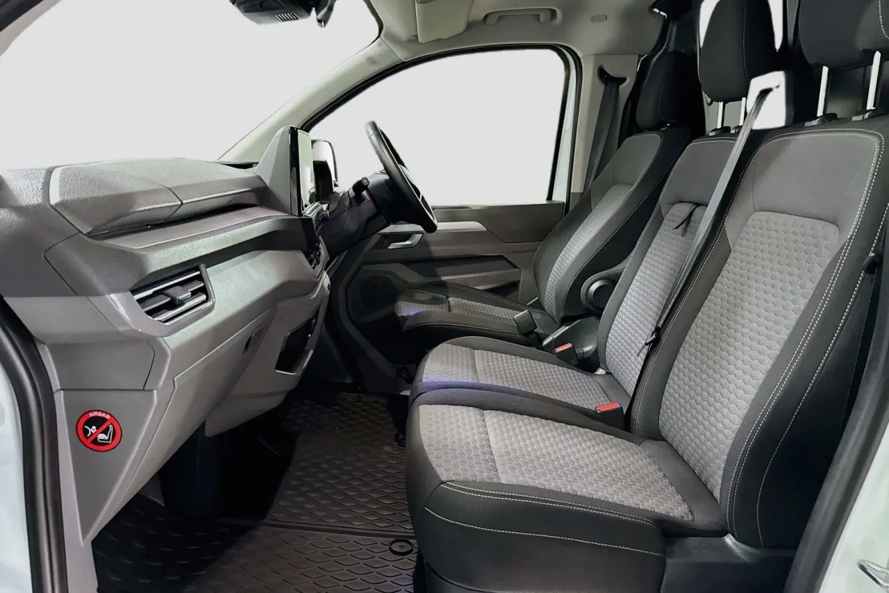 2025 Volkswagen Transporter Gallery Image 25