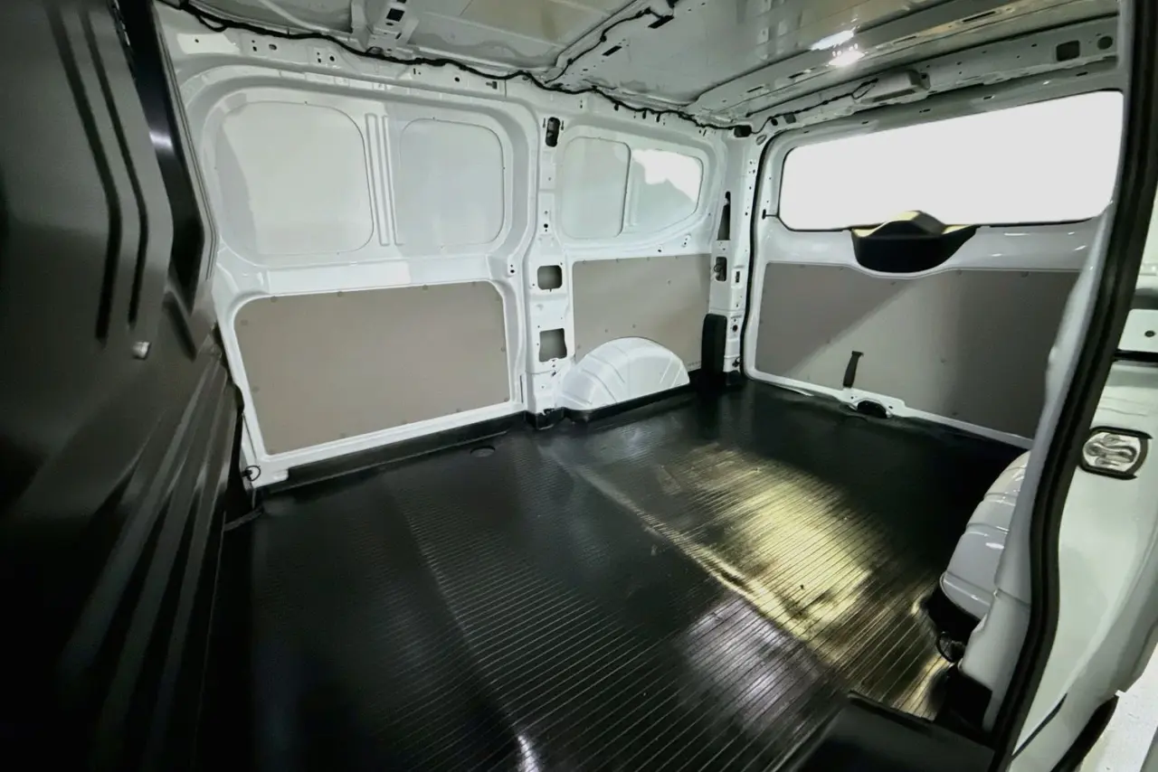 2025 Volkswagen Transporter Gallery Image 26