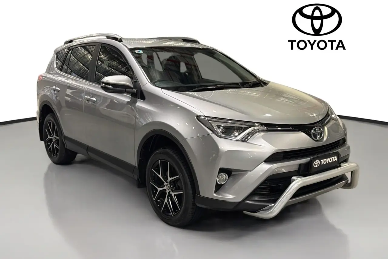 2017 Toyota RAV4 Gallery Image 1