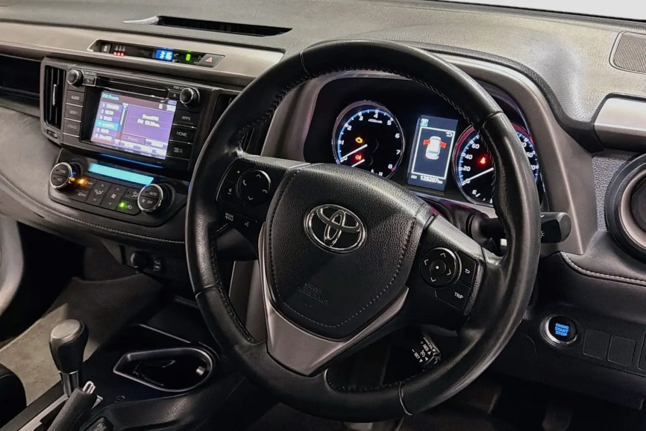 2017 Toyota RAV4 Gallery Image 12