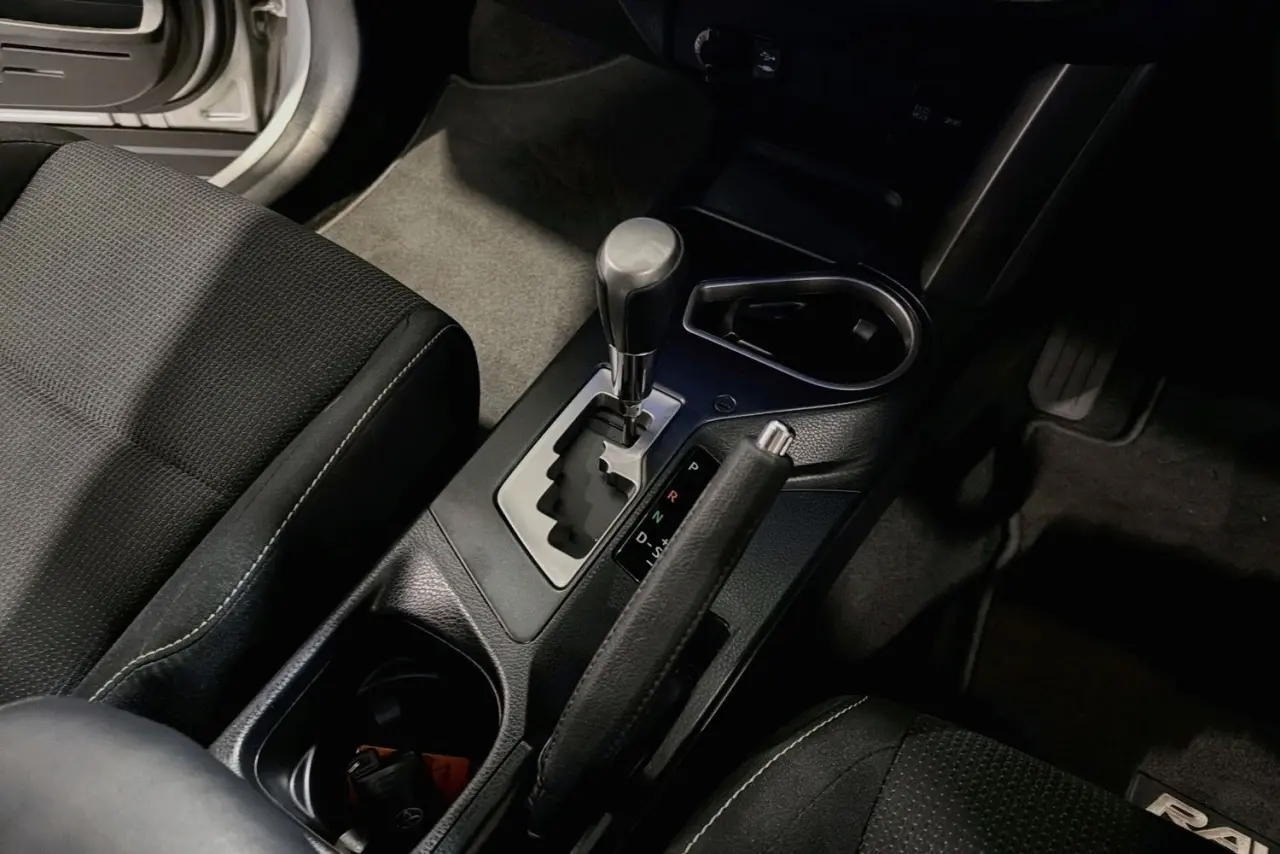 2017 Toyota RAV4 Gallery Image 16