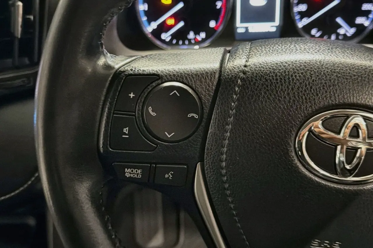 2017 Toyota RAV4 Gallery Image 17