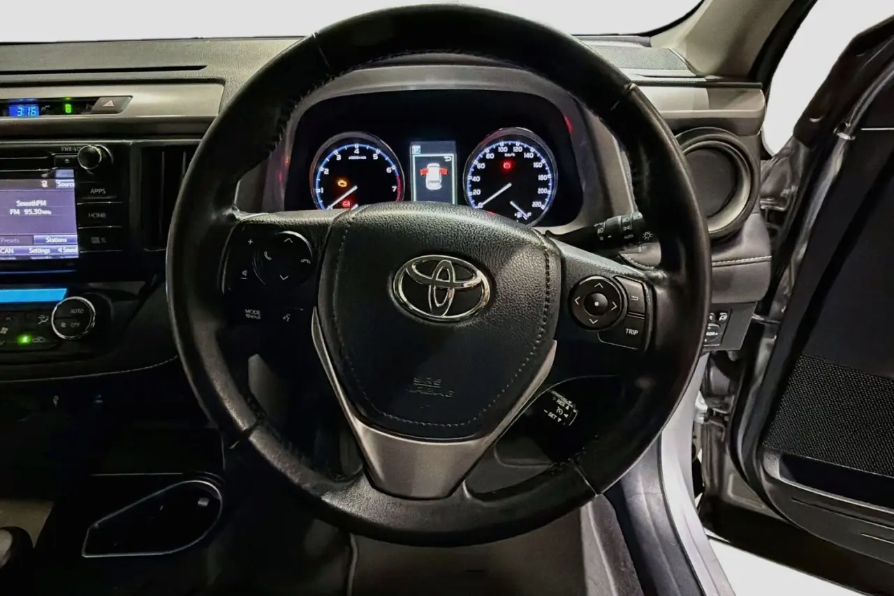 2017 Toyota RAV4 Gallery Image 19
