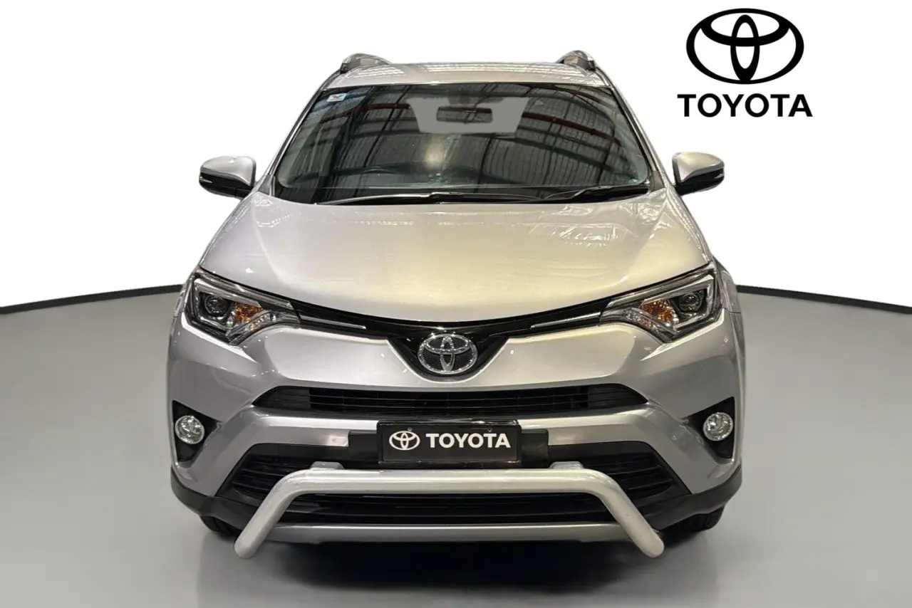 2017 Toyota RAV4 Gallery Image 2