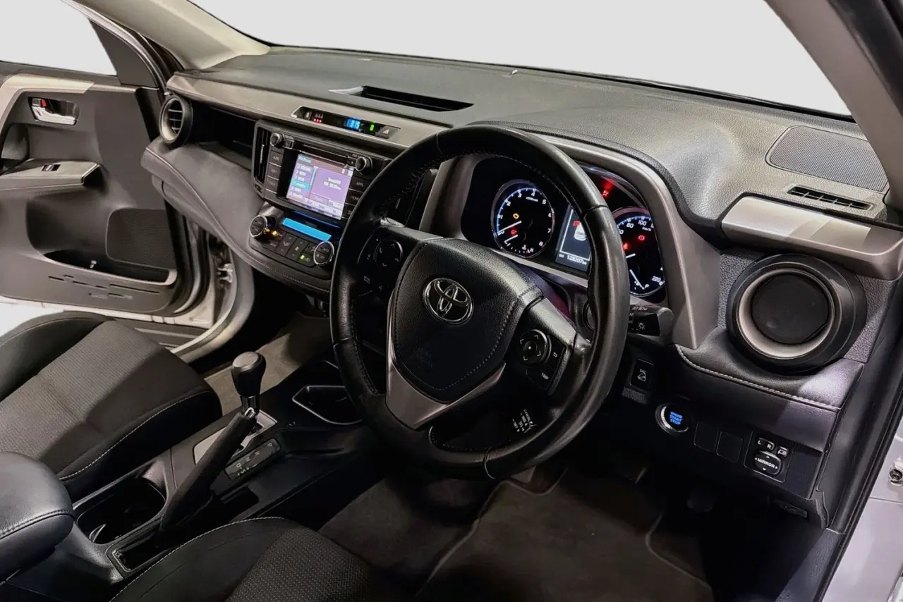 2017 Toyota RAV4 Gallery Image 21