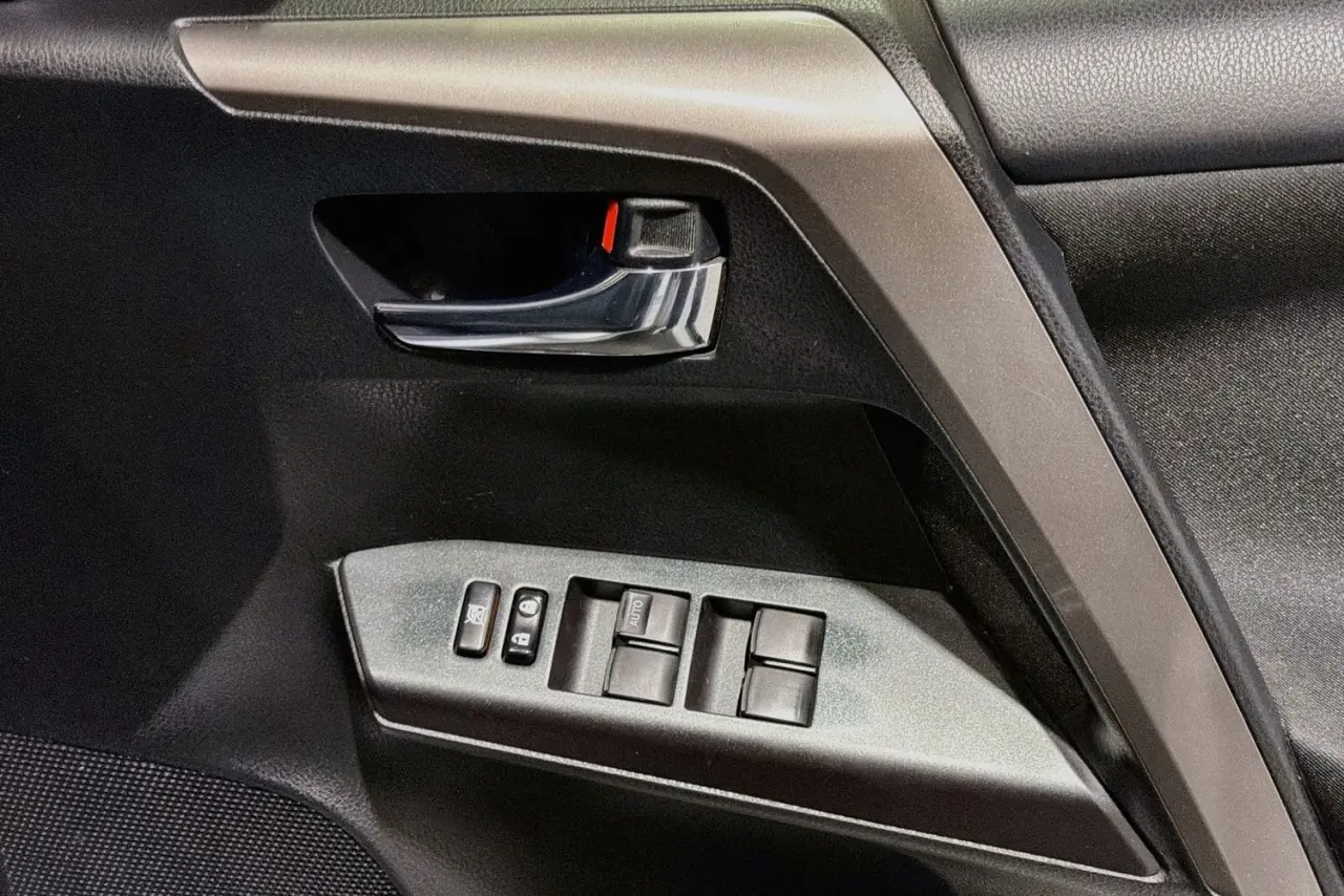 2017 Toyota RAV4 Gallery Image 22