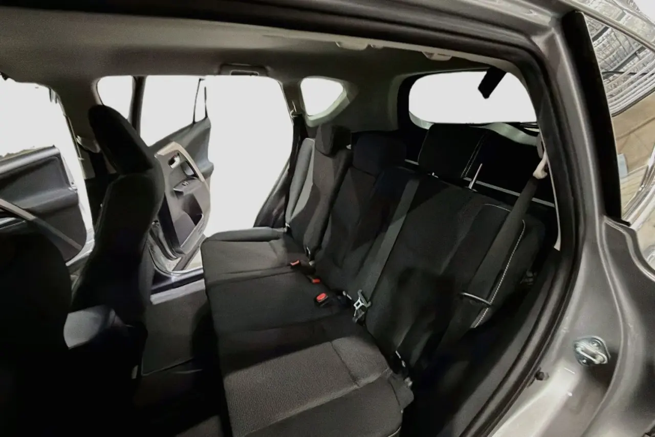 2017 Toyota RAV4 Gallery Image 24