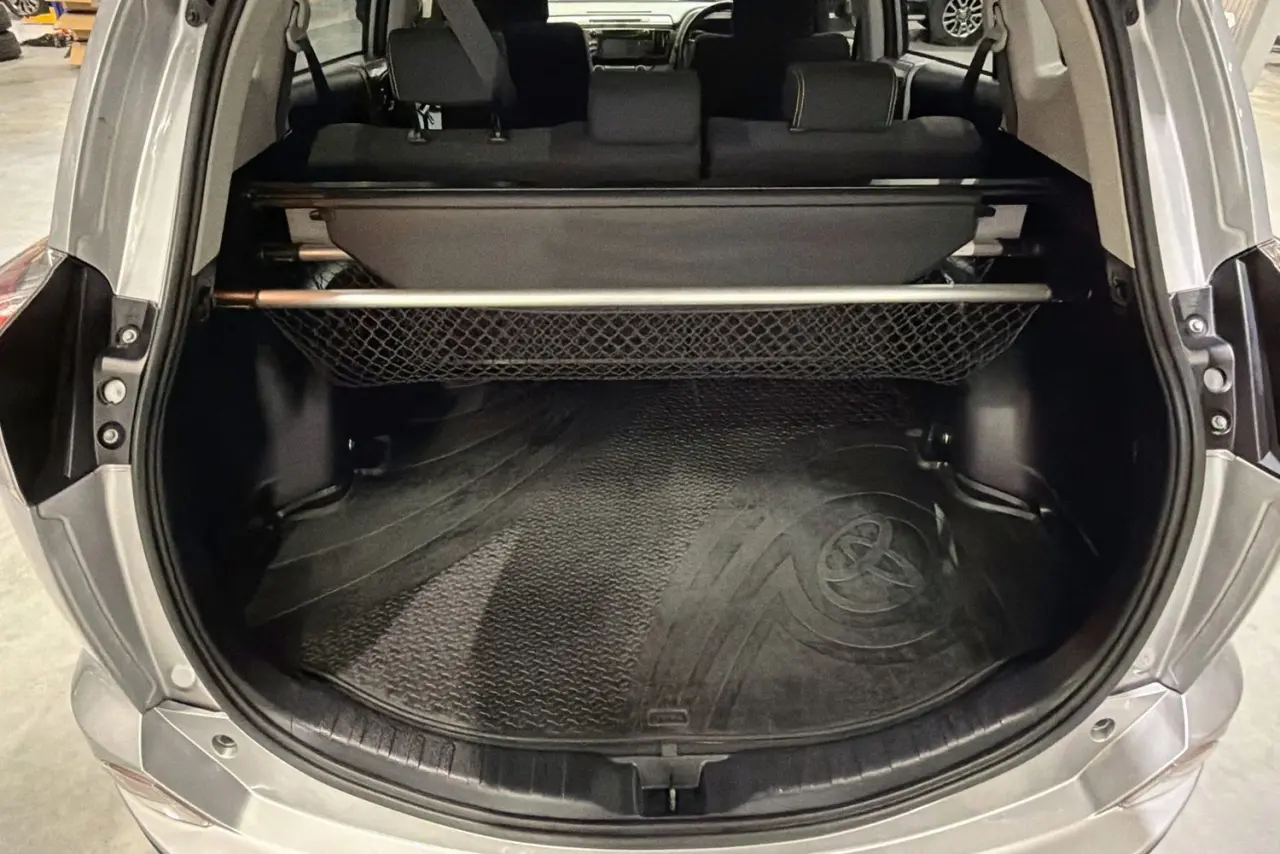 2017 Toyota RAV4 Gallery Image 25