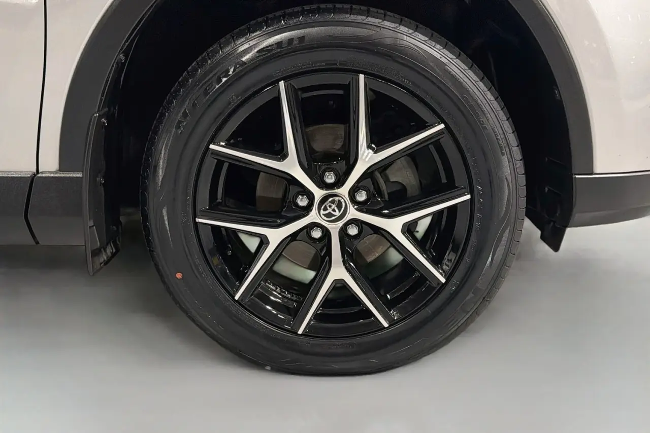 2017 Toyota RAV4 Gallery Image 26
