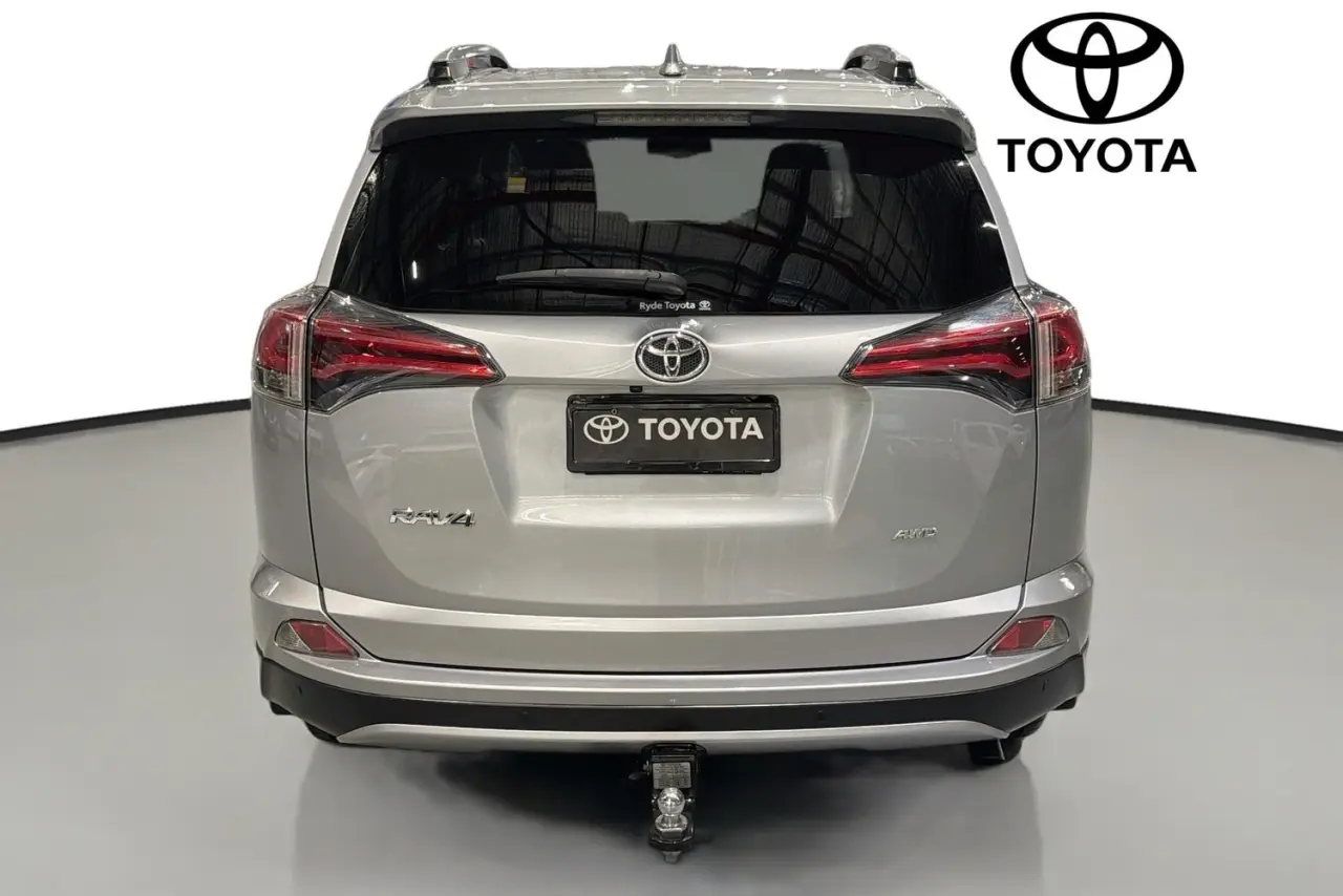 2017 Toyota RAV4 Gallery Image 30